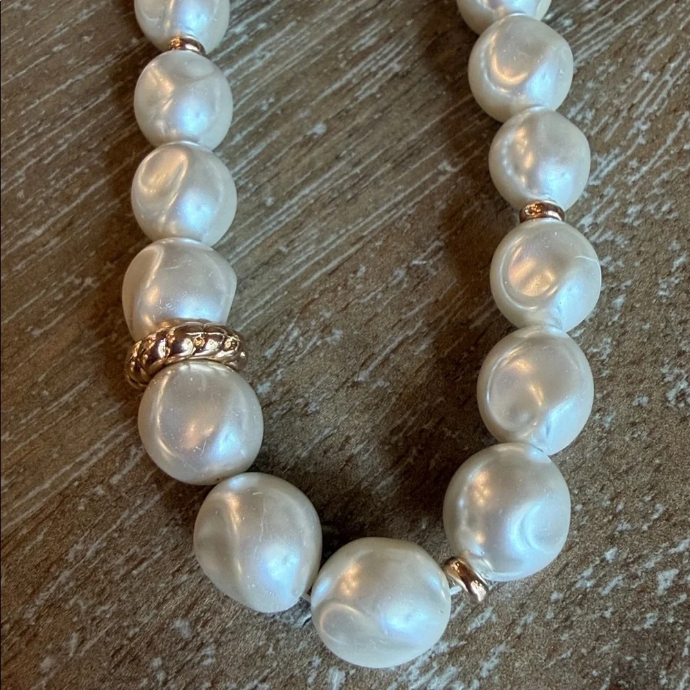 Trendy Paper Clip Link & Baroque Pearl Necklace - Picture 3 of 4
